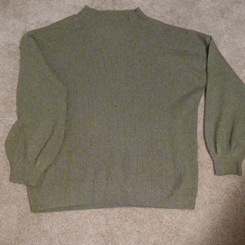 Elegant Olive Turtleneck Sweater - Picture 4 of 4